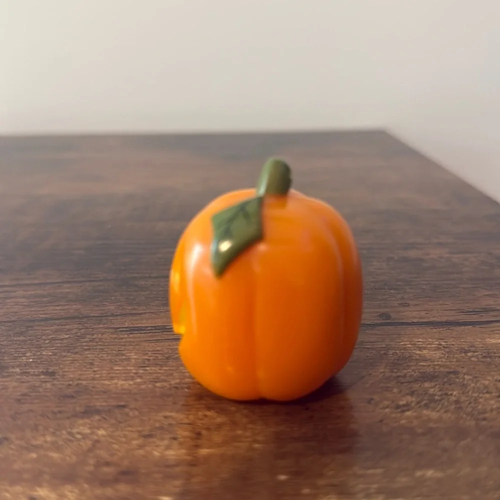 Hallmark Merry Miniatures Halloween Happy Pumpkin Resin Jack-O-Lantern Figurine